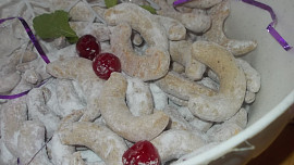 Bezlepkové rohlíčky s oříšky