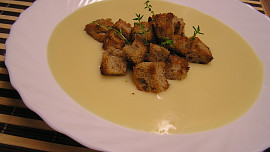 Česnečka krémová s krutony