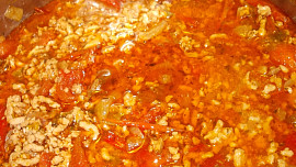 Chilli- pikantní masová směs  s těstovinami a rajčátky