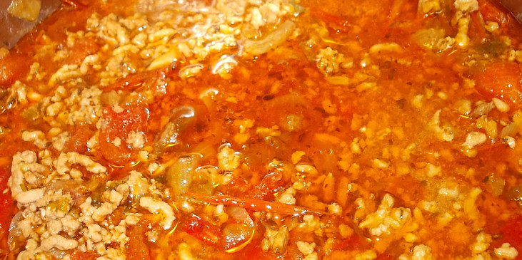 Chilli- pikantní masová směs  s těstovinami a rajčátky