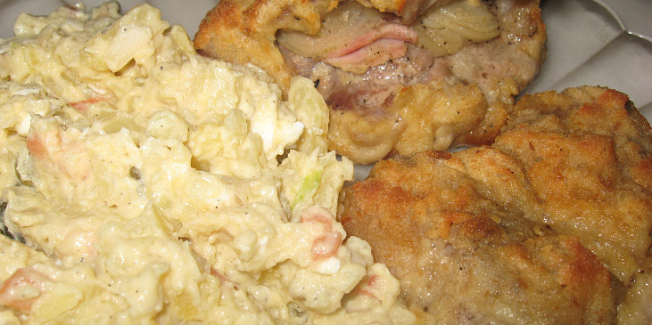 Cibuláčky s bramborovým salátem od babičky