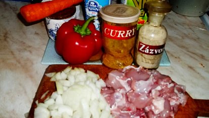 Curry kuře s paprikou, zázvorem a smetanou, ingredience...