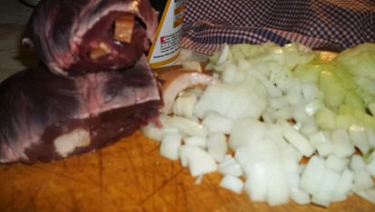Divoké vepřové srdce, srdce si protkneme slaninou...