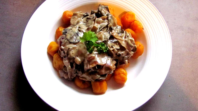 Dýňové gnocchi s houbovou omáčkou
