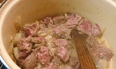 Hovězí s kyselými okurkami -podle tchýňky
