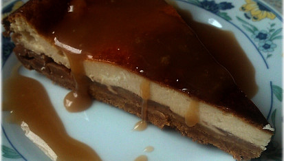 Jablečný cheesecake s karamelovou polevou