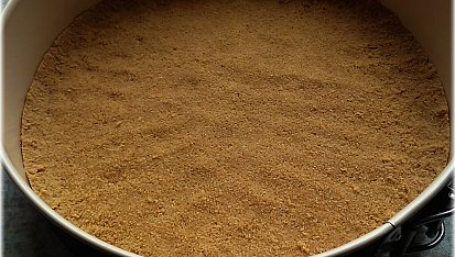 Jablečný cheesecake s karamelovou polevou