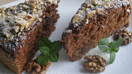 Jablkové řezy s ořechy a čokopolevou