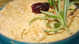 Jemná domácí pomazánka z kuřecího masa a jatýrek