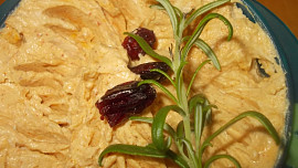 Jemná domácí pomazánka z kuřecího masa a jatýrek