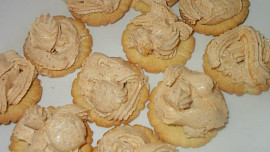 Jemná domácí pomazánka z kuřecího masa a jatýrek