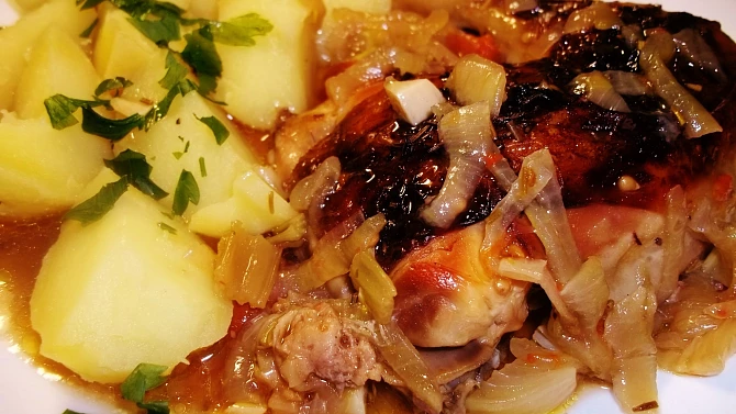 Kuře na rozmarýnu s koktejlovými rajčátky a řapíkatým celerem, Pečené kuře na rozmarýnu s kokteilovými rajčátky a řapíkatým celerem