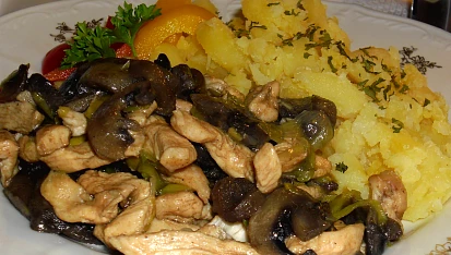Kuřecí nudličky s houbami a pórkem
