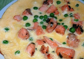 Omeleta s lososem a hráškem