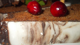 Perníkový, medový, chlebíček s oříšky