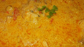 Plněná kuřecí prsa na bulharské  zeleninové směsi  " Ljutenica "