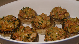 Plněné žampiony v pikantní omáčce