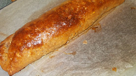 Plněný perník  z celozrnné mouky s povidlovo-makovo-oříškovou náplní