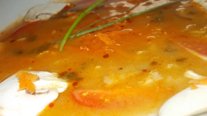 Polévka zeleninová s uzeným a dršťkami podle babičky