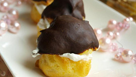 Profiteroles se šlehačkou aneb sladké bobečky mlsné rebečky