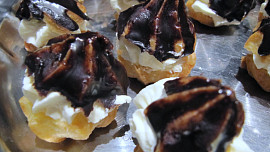 Profiteroles se šlehačkou aneb sladké bobečky mlsné rebečky