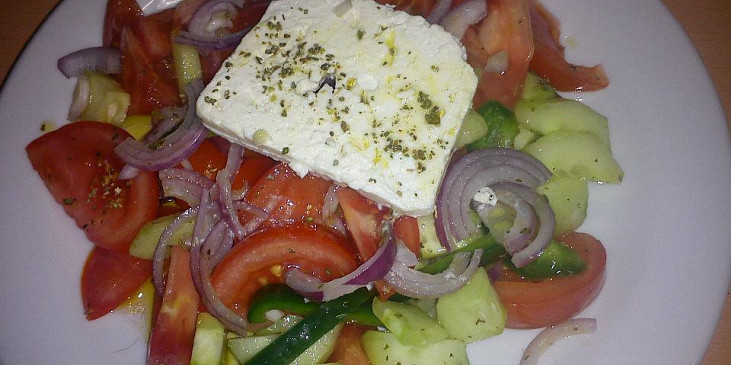 Řecký salát se sýrem Feta