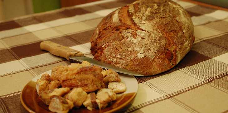 Škvarkovo-bramborový  chleba