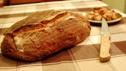 Škvarkovo-bramborový  chleba