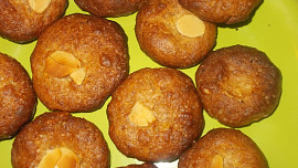 Sušenky z celozrnné mouky, karobu a medu