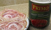 Testoviny s italskou slaninou"Pancetta" , rajcaty a Pecorino Romano syr