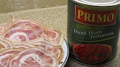 Testoviny s italskou slaninou"Pancetta" , rajcaty a Pecorino Romano syr