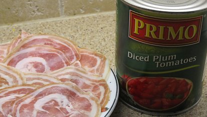 Testoviny s italskou slaninou"Pancetta" , rajcaty a Pecorino Romano syr