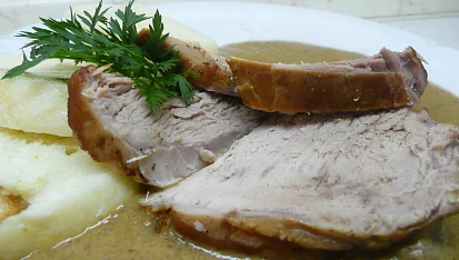 Vepřová plec na zelenině a houbách