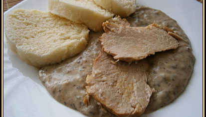 Vepřová plec na zelenině a houbách, s masem z kýty