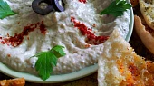 Babaganoush (pomazánka z lilku) s pita trojhránky