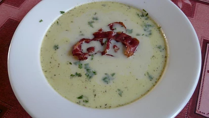 Celerová polévka se slaninou