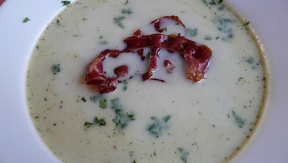 Celerová polévka se slaninou