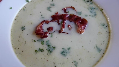 Celerová polévka se slaninou