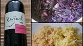 Červené zelí na víně dušené s jablkem a křenem, část použitých surovin