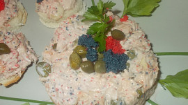 Chuťovky s tuňákem, kapary a zakysanou smetanou