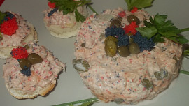 Chuťovky s tuňákem, kapary a zakysanou smetanou