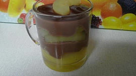 Čokoládový puding s dušenými jablky