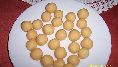 Dočista kokosové koule, ... a teď obalit ....