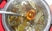 Fermentování bylin na čaj (Na přípravu čaje zalijeme vroucí vodou a necháme vyluhovat)
