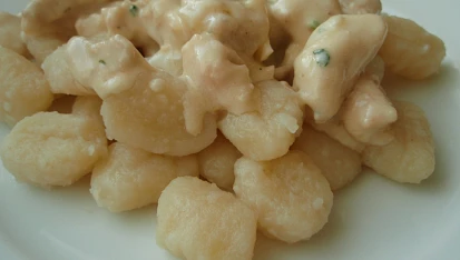Gnocchi s máslovo parmazánovou omáčkou a kuřecím masem, Gnocchi s máslovo parmazánovou omáčkou a kuřecím masem