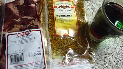 Hovězí líčka Hungaria, suroviny