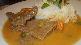 Hovězí plátky na cuketě, patizonu, mrkvi a celeru