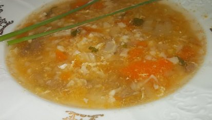 Hovězí polévka s rajčátkama, paprikou a kořenovou zeleninou