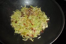 na sádle orestovaná slanina a cibulka