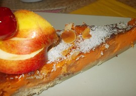 Jemný  koláč s tvarohem a meruňkovo-mrkvovou marmeládou